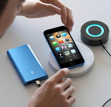 Power-Bank-vs.-Wireless-Charger-Which-iPhone-Charging-Hero-Do-You-Need