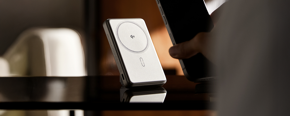 Power Bank vs. Wireless Charger: Which iPhone Charging Hero Do You Need?
