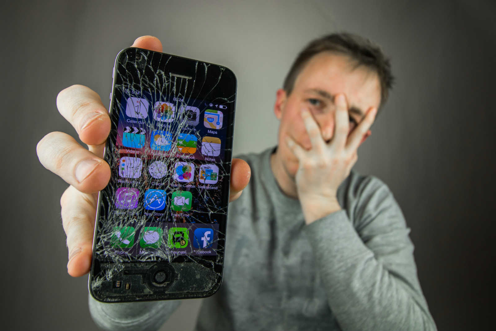 Best Screen Protectors for iPhone SE 2020