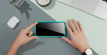 iPhone 14 screen protector.