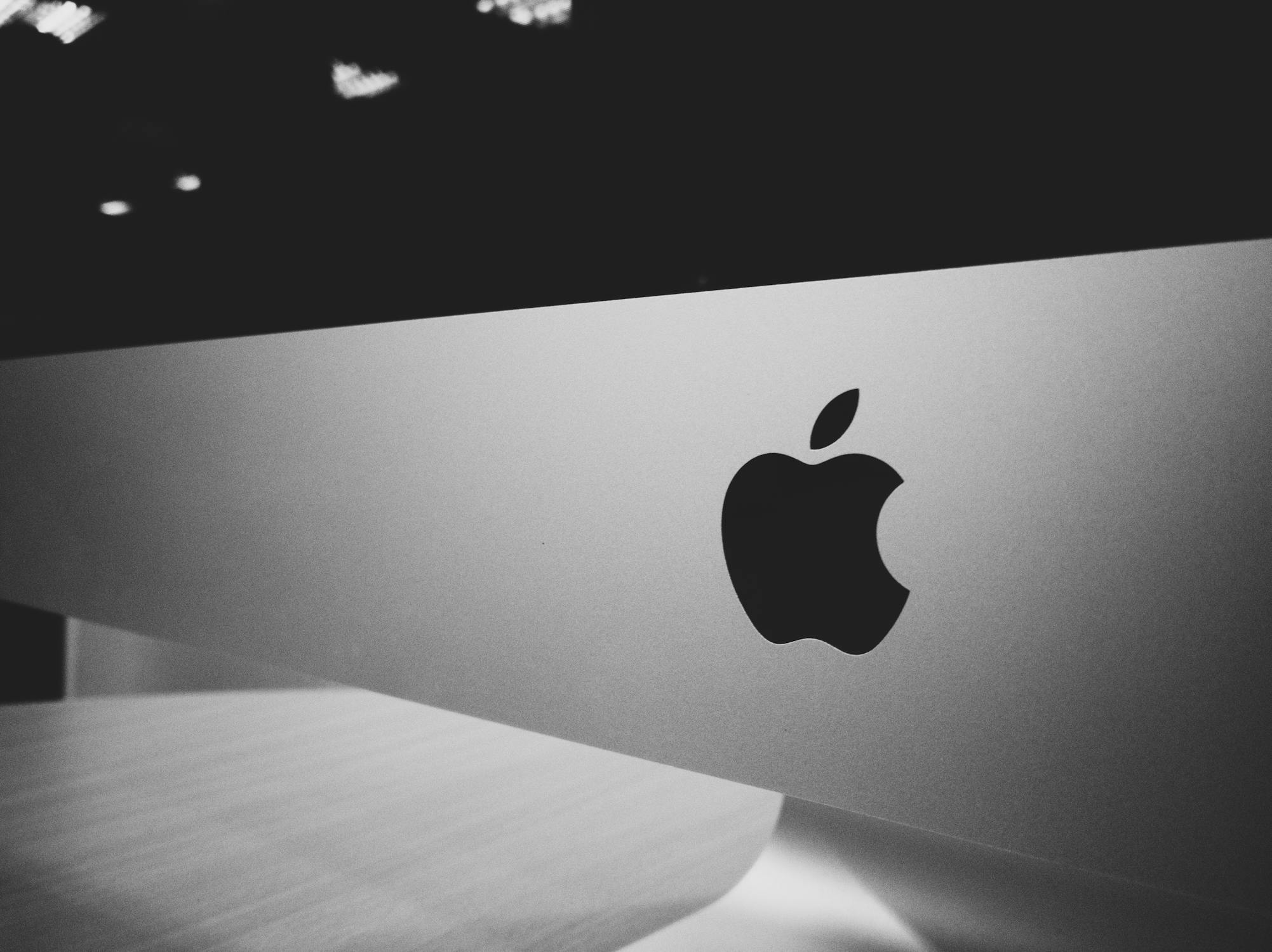 iPhone-16-Accessories-Every-Apple-User-Should-Watch-for-in-2025
